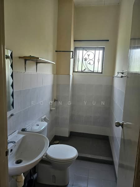 Rumah Teres untuk Dijual di Bandar Putra Permai (Seri Kembangan) - Foong Yun - Bathroom - PropertyGuru.com.my