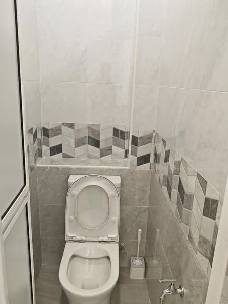 Rumah Flat untuk Dijual di Lucky Garden - Jerome Eng - Bathroom - PropertyGuru.com.my