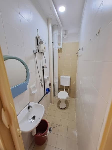 Pangsapuri untuk Dijual di BL Garden - Gavin Tan - Bathroom - PropertyGuru.com.my