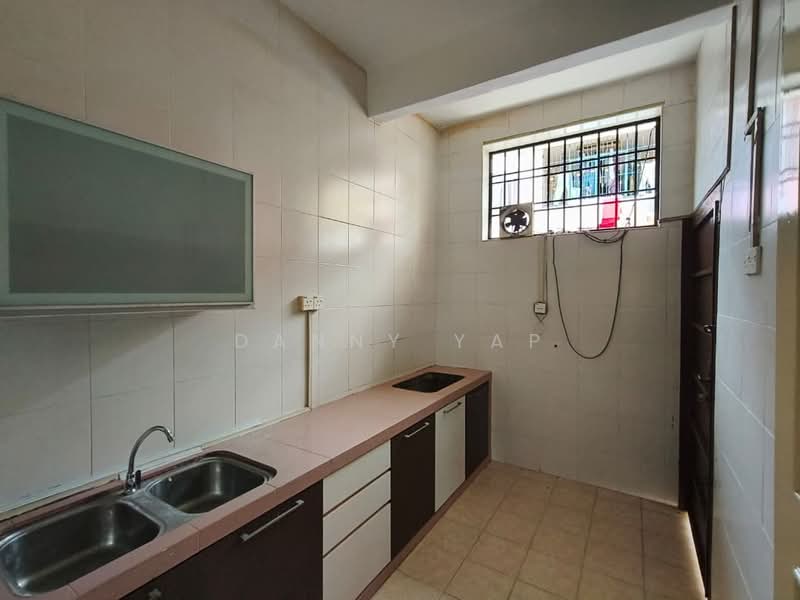 Rumah Teres 2 Tingkat untuk Dijual di Taman Sri Pulai Perdana - Danny Yap - Kitchen - PropertyGuru.com.my