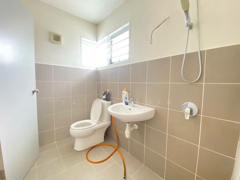 2-storey Terraced House for Sale in Sungai Buloh (Selangor) - Sa'a Nordin - Bathroom - PropertyGuru.com.my