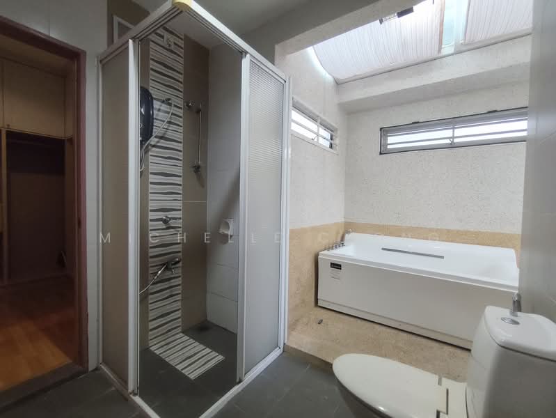 Rumah Teres 2 Tingkat untuk Dijual di Denai Alam (Shah Alam) - Michelle Chong - Master bathroom  - PropertyGuru.com.my