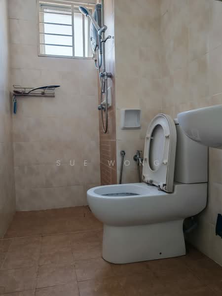 Apartment for Sale at Puteri Bayu Apartment - Sue Wong - Bathroom - PropertyGuru.com.my