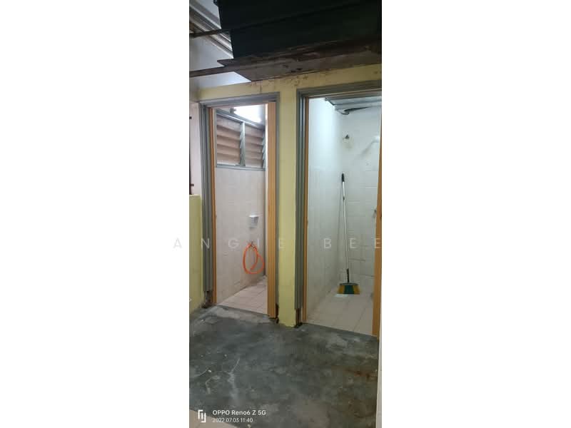 Pangsapuri untuk Dijual di Pangsapuri Putra Raya - Angie Bee - Bathroom - PropertyGuru.com.my