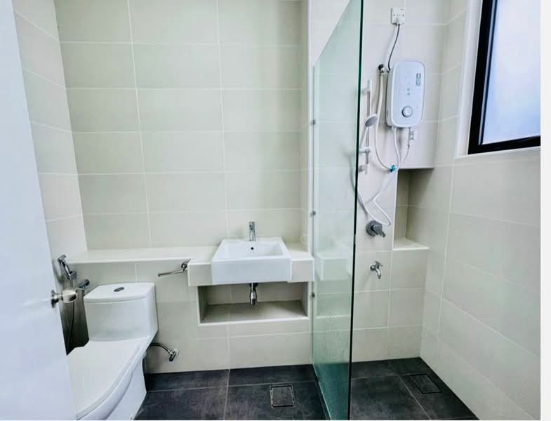 Rumah Teres untuk Dijual di Taman Ekoflora (Johor Bahru) - Chloe Chin - Bathroom - PropertyGuru.com.my