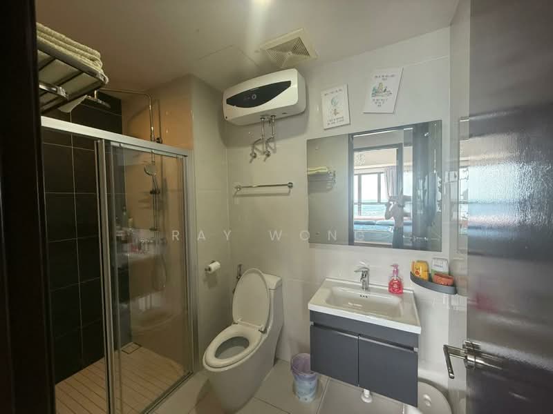 Kondominium untuk Disewa di Royal Strand @ Country Garden Danga Bay - Ray Wong - Bathroom - PropertyGuru.com.my