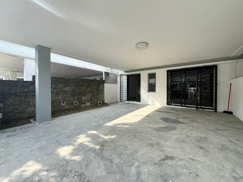 Rumah Teres 2 Tingkat untuk Dijual di Nilai (Negeri Sembilan) - Mohd Faizal - Car Park - PropertyGuru.com.my