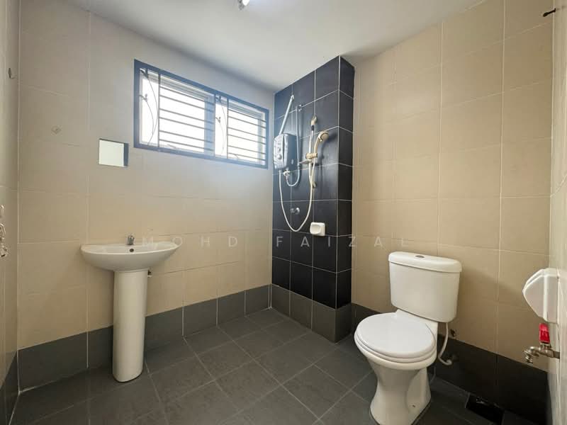 Rumah Teres 2 Tingkat untuk Dijual di Nilai (Negeri Sembilan) - Mohd Faizal - Bathroom - PropertyGuru.com.my