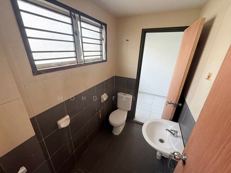Rumah Teres 2 Tingkat untuk Dijual di Nilai (Negeri Sembilan) - Mohd Faizal - Bathroom - PropertyGuru.com.my