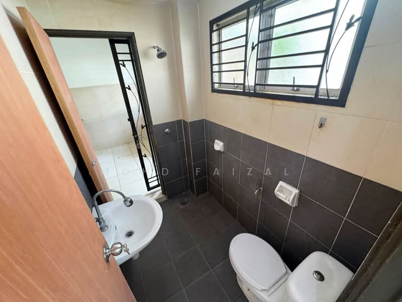 Rumah Teres 2 Tingkat untuk Dijual di Nilai (Negeri Sembilan) - Mohd Faizal - Bathroom - PropertyGuru.com.my