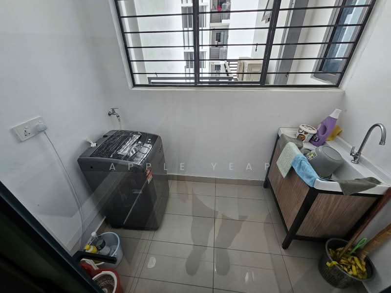 Kondominium untuk Disewa di Queens Residences Q1 @ Queens Waterfront - Apple Yeap - Balcony - PropertyGuru.com.my