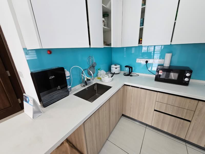Kondominium untuk Disewa di Queens Residences Q1 @ Queens Waterfront - Apple Yeap - Kitchen - PropertyGuru.com.my