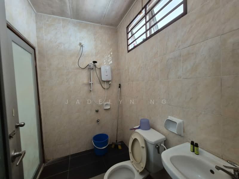2-storey Terraced House for Rent in Bandar Putra (Kulai) - Jadelyn Ng - Bathroom - PropertyGuru.com.my