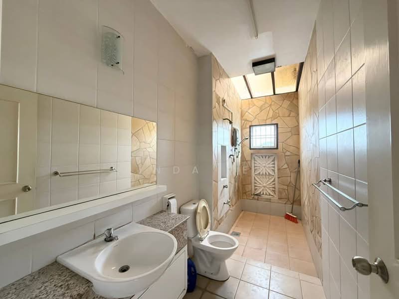Rumah Teres 2.5 Tingkat untuk Disewa di Taman Impian Emas (Skudai) - Linda Lee - Bathroom - PropertyGuru.com.my