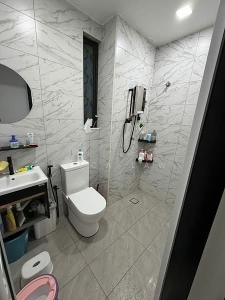 Service Residence for Sale at Kenwingston Avenue - Erica Law - Bathroom - PropertyGuru.com.my