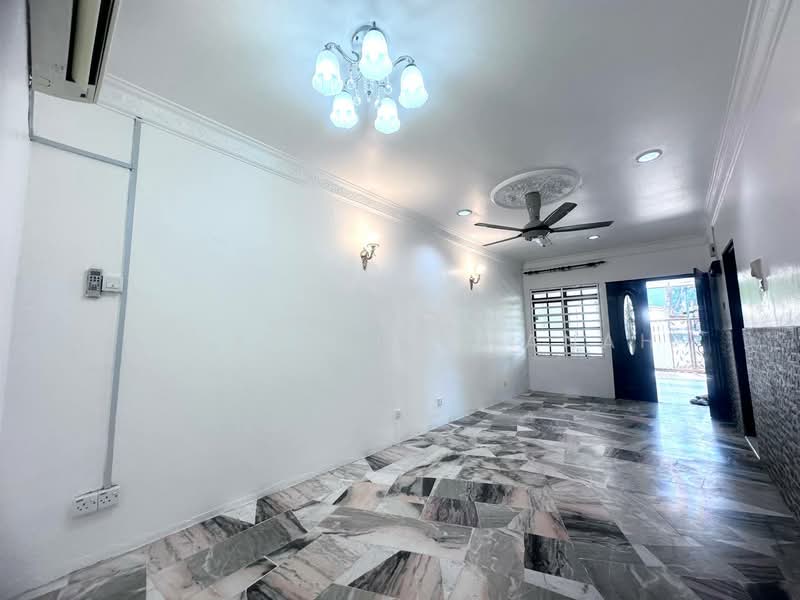 1-storey Terraced House for Sale in Batu Caves (Kuala Lumpur) - Syukor Hartanah - Living Room - PropertyGuru.com.my
