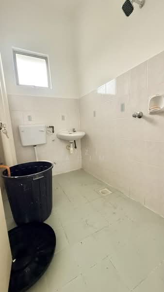 Pangsapuri untuk Dijual di Sutera Apartment - Suzi Rahim - Bathroom - PropertyGuru.com.my
