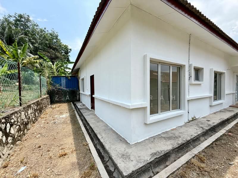 Semi-Detached House for Sale in Sepang (Selangor) - Zairul Asrah Zulkefli - Exterior - PropertyGuru.com.my