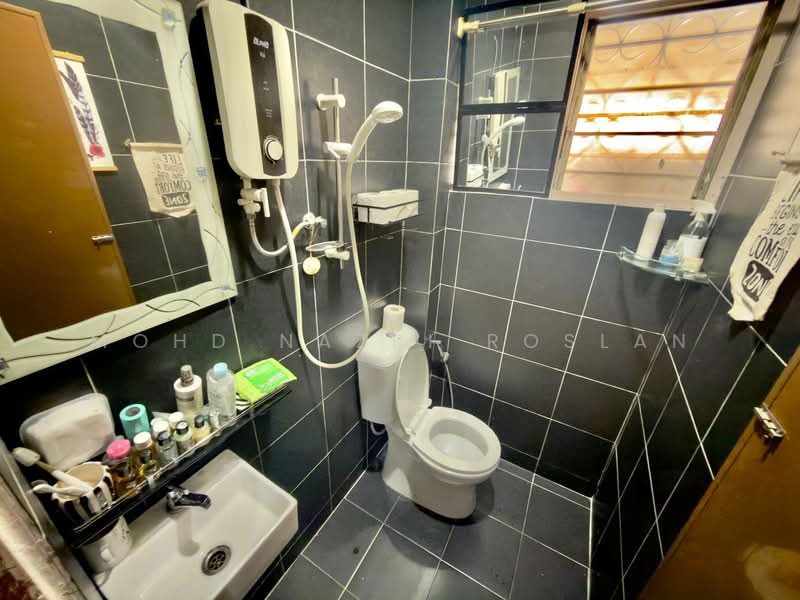 Rumah Teres 1 Tingkat untuk Dijual di Bangsar Baru (Bangsar) - Mohd Nazri Roslan - Bathroom - PropertyGuru.com.my