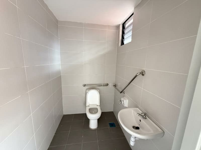 Shop for Rent in Kuching (Sarawak) - KC Jee - Bathroom - PropertyGuru.com.my