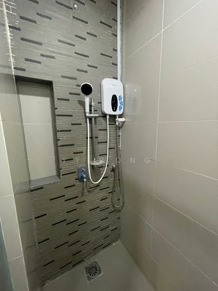 Servis Apartment untuk Disewa di The Azure Residences - YY Wong - Bathroom - PropertyGuru.com.my