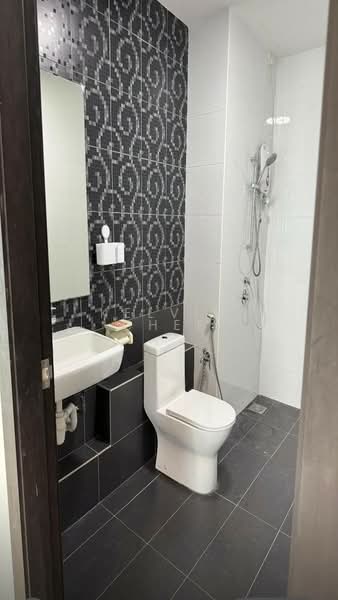 Service Residence for Sale at Wave @ Marina Cove - Kelvin Chee - Bathroom - PropertyGuru.com.my