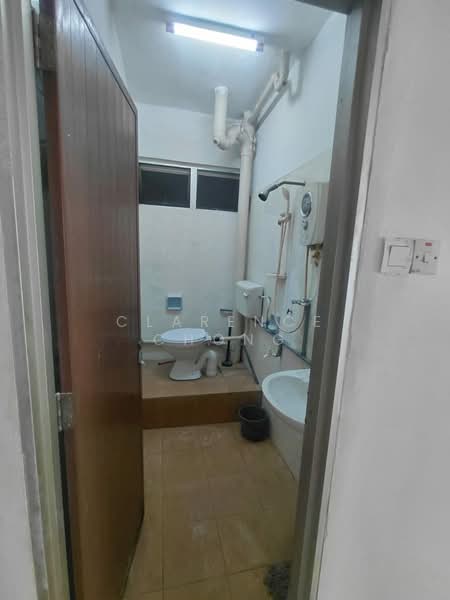 Pangsapuri untuk Disewa di Kuchai Entrepreneurs Park Apartment - Clarence Chong - Bathroom - PropertyGuru.com.my