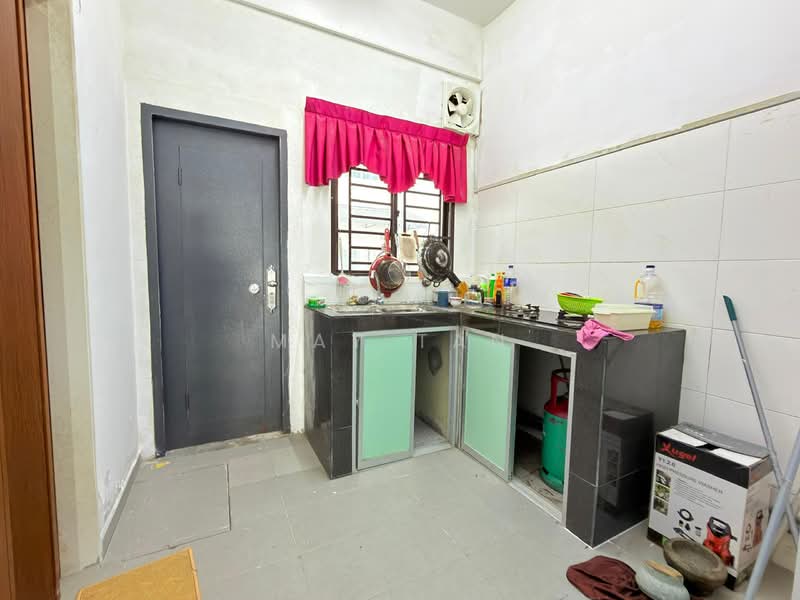 2-storey Terraced House for Sale in Bandar Seri Impian (Kluang) - May Tan - Kitchen - PropertyGuru.com.my