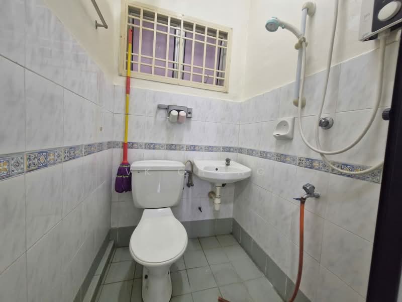 Apartment for Rent at Bayu Puteri 2 - VK Chong - Bathroom - PropertyGuru.com.my