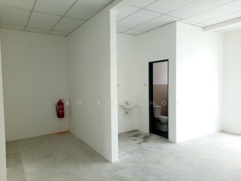 Shop / Office for Sale in Nusantara Prima (Gelang Patah) - Tan Kui Choo - Bathroom - PropertyGuru.com.my