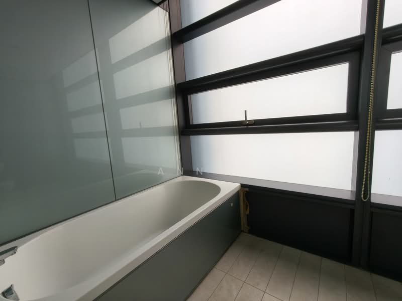 Kondominium untuk Dijual di Condominium @ The Troika - Ann . - Bathroom - PropertyGuru.com.my