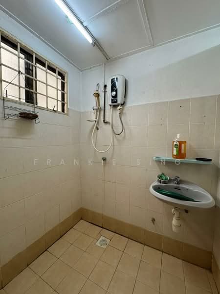 Pangsapuri untuk Dijual di Ixora - Frankie Sing - Bathroom - PropertyGuru.com.my