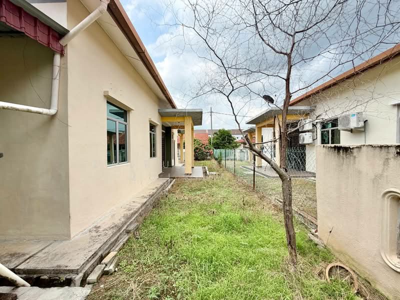Semi-Detached House for Sale in Sepang (Selangor) - Zairul Asrah Zulkefli - Exterior - PropertyGuru.com.my