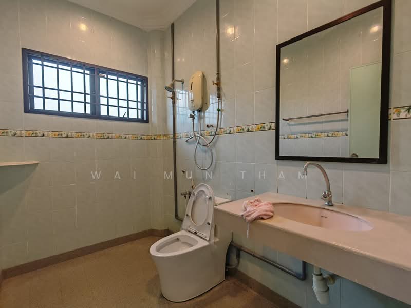Rumah Teres 2 Tingkat untuk Dijual di Rasah Jaya (Rasah) - Wai Mun Tham - Bathroom - PropertyGuru.com.my