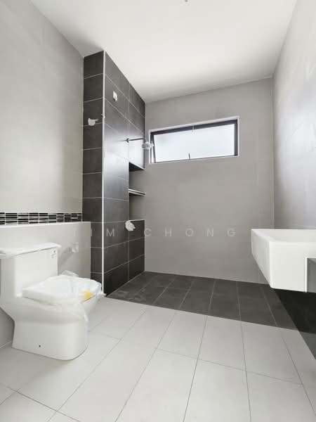 Rumah Teres untuk Dijual di Taman Desa Tebrau (Tebrau) - Tim Chong - Bathroom - PropertyGuru.com.my