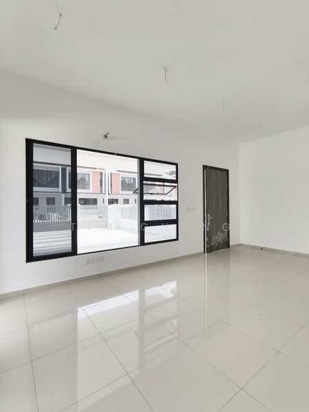 Rumah Teres untuk Dijual di Taman Desa Tebrau (Tebrau) - Tim Chong - Living Room - PropertyGuru.com.my