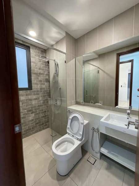 Condominium for Sale at Queens Residences Q2 @ Queens Waterfront - Febe Soon - Bathroom - PropertyGuru.com.my