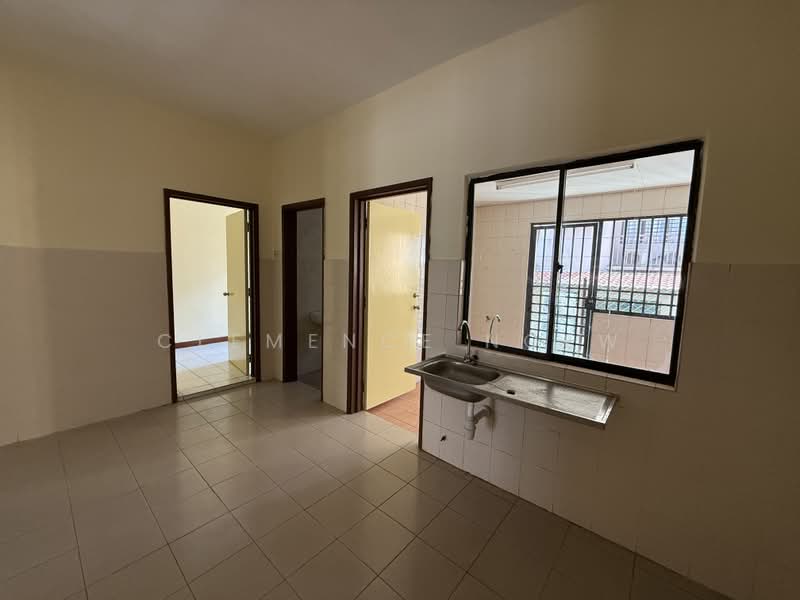 3-storey Terraced House for Sale in Mutiara Bukit Jalil (Bukit Jalil) - Clemence Ngew - Kitchen - PropertyGuru.com.my