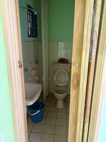 Pangsapuri untuk Dijual di Pangsapuri Taman Bukit Rawang Putra - Frankie Sing - Bathroom - PropertyGuru.com.my