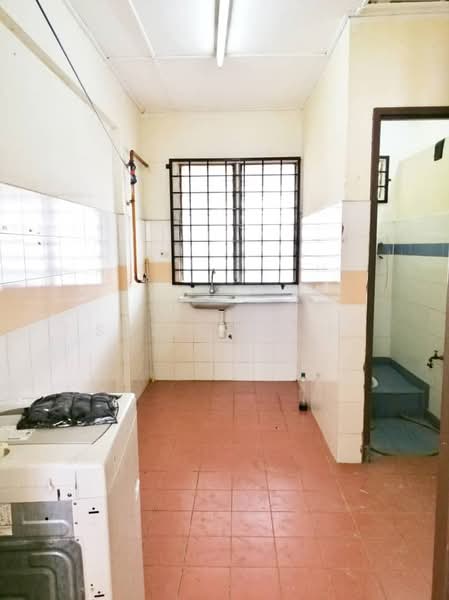 Rumah Flat untuk Dijual di Putra Damai - Suzi Rahim - Kitchen - PropertyGuru.com.my