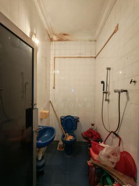 1-storey Terraced House for Sale in Sungai Besi (Kuala Lumpur) - Amber Cheong - Bathroom - PropertyGuru.com.my