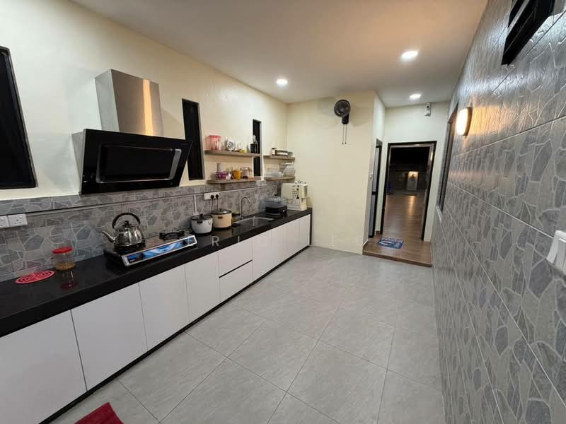 2-storey Terraced House for Sale in Taman Impian Emas (Skudai) - Eric Lee - Kitchen - PropertyGuru.com.my