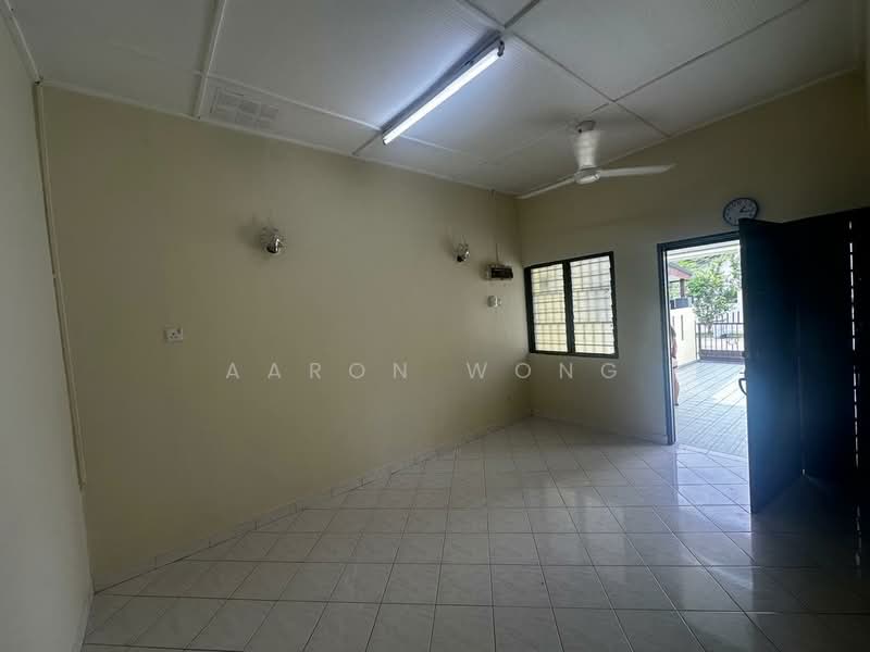 1-storey Terraced House for Sale in Jalan Klang Lama (Old Klang Road) (Kuala Lumpur) - Aaron Wong - Living Room - PropertyGuru.com.my