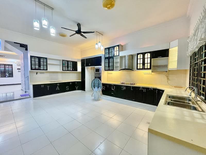 Semi-Detached House for Sale in Bandar Nusaputra (Puchong) - Tasya Ruslan - Kitchen - PropertyGuru.com.my