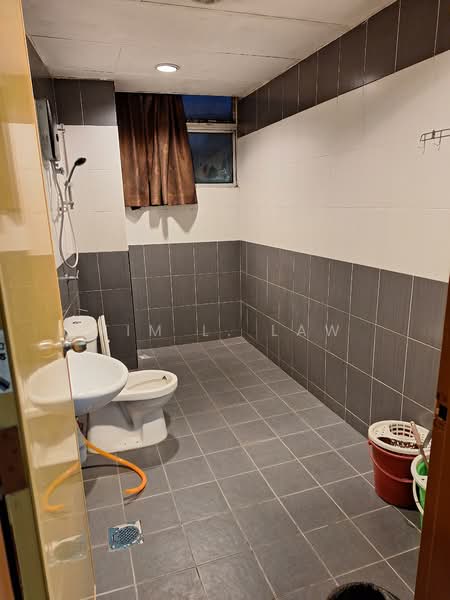 Pangsapuri untuk Dijual di Ria Apartment - Kim L. Law - Bathroom - PropertyGuru.com.my