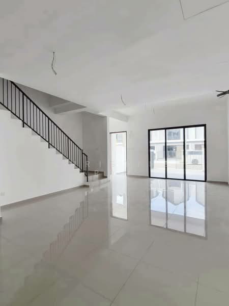 2-storey Terraced House for Sale in Bandar Dato Onn (Tebrau) - Christine Poh - Living Room - PropertyGuru.com.my