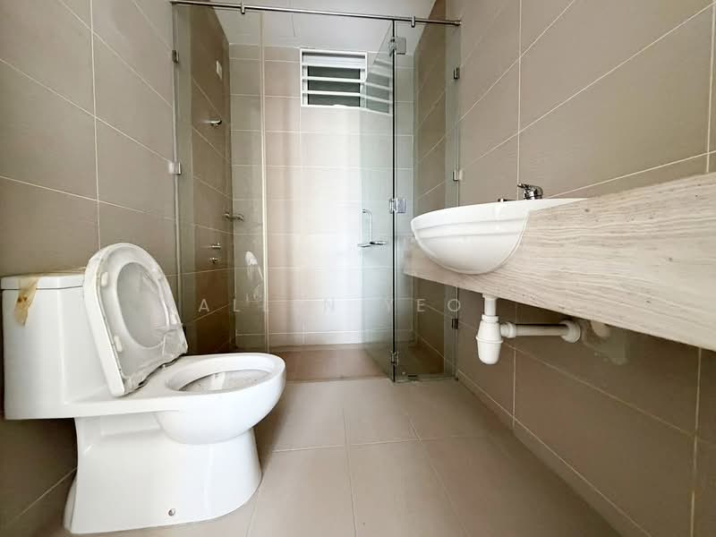 Service Residence for Sale at Summerton - Allen Yeoh - Bathroom - PropertyGuru.com.my