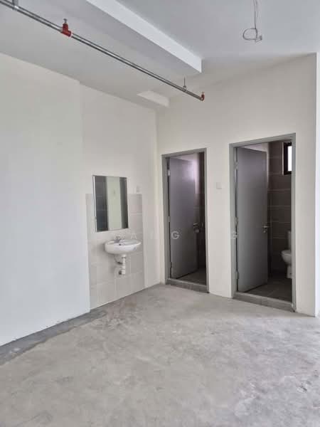 Office for Rent in Hicom - Glenmarie Industrial Park (Shah Alam) - Zeyang Ng - Bathroom - PropertyGuru.com.my