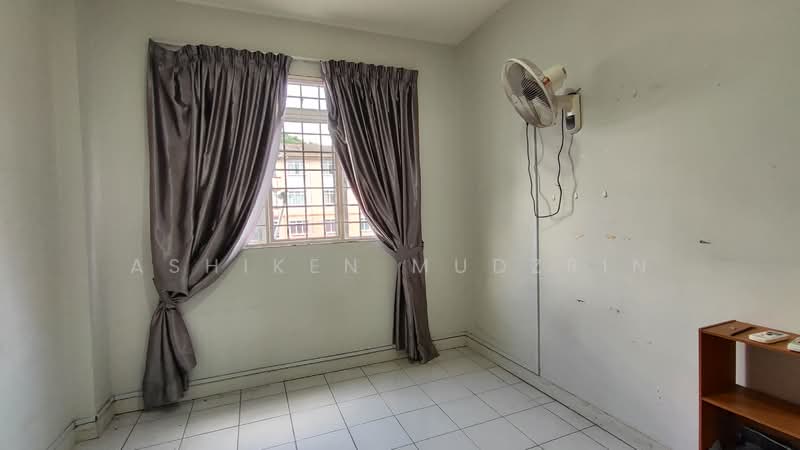 Pangsapuri untuk Dijual di D'shire Villa - Ashiken Mudzrin - Bedroom  - PropertyGuru.com.my