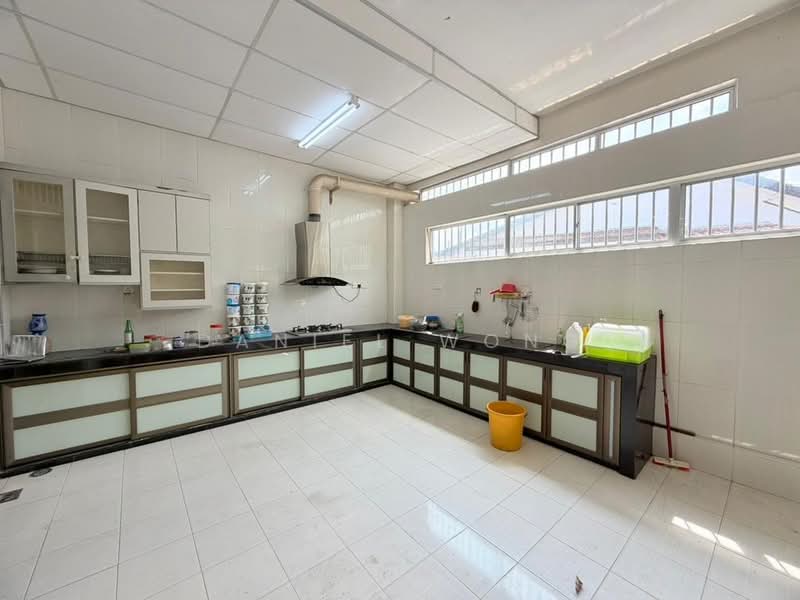 Semi-Detached House for Sale in Taman Perling (Perling) - Daniel Wong - Kitchen - PropertyGuru.com.my